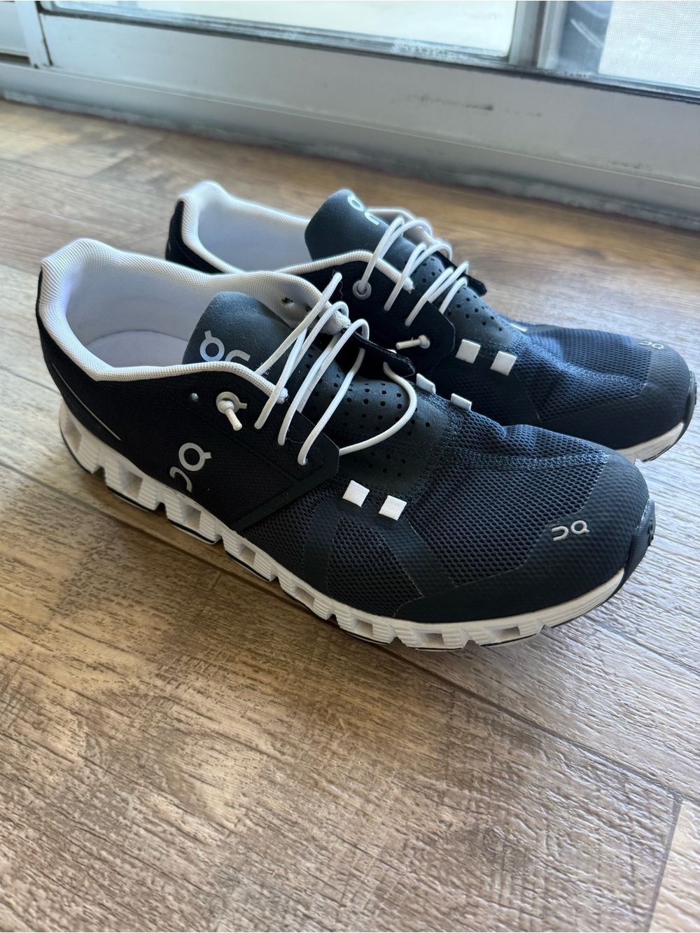 On Running Cloud Sneakers in blue and White - Picture 2 of 7